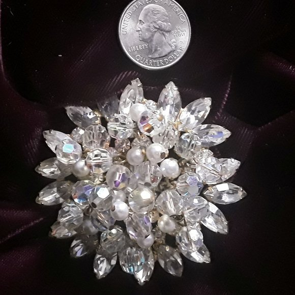 Large Vintage Sparkling Aurora Borealis, Crystals & Faux Pearls Trembler Brooch - Picture 4 of 5